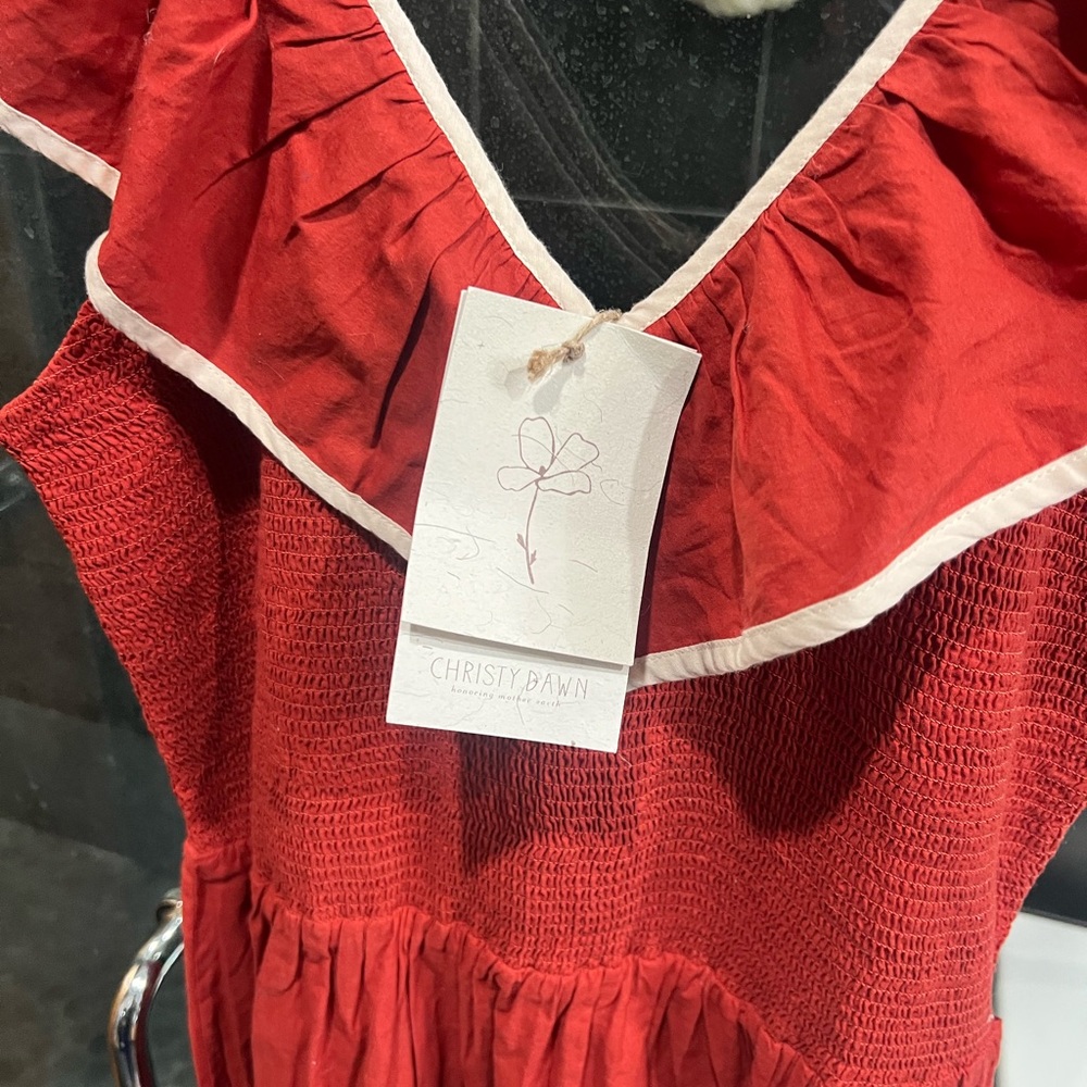 Elegant Red Ruffle Dress - Picture 4 of 6